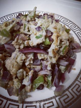 黄油炒.洋葱辣椒鸡蛋的做法步骤：9