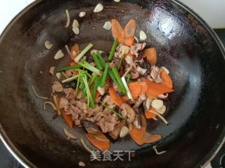 胡萝卜香菇炒肉的做法步骤：16