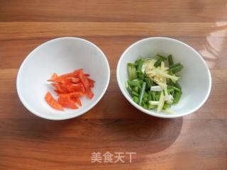毛豆仁木耳炒肉丝的做法步骤：2