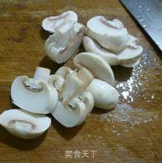鲜蘑菇炒红菜芯的做法步骤：6
