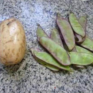油面筋扁豆炒莲藕的做法步骤：1