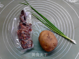 风干牦牛肉蒸土豆的做法步骤：1