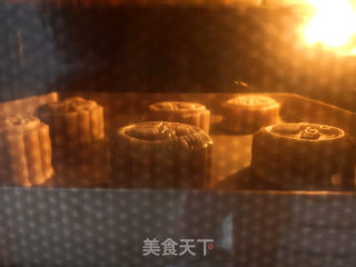 莲蓉月饼的做法步骤：6