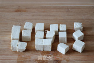 肉丸豆腐砂锅煲的做法步骤：3