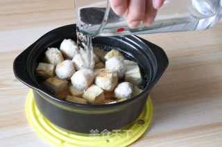 肉丸豆腐砂锅煲的做法步骤：8