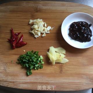 酱烧鲫鱼的做法步骤：2