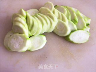 丝瓜西红柿汤的做法步骤：2
