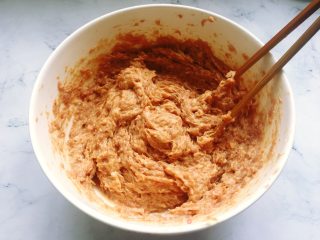 韭菜猪肉馅水饺的做法步骤：1