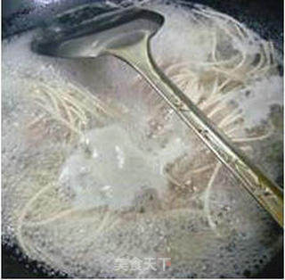 肉丸子拉面的做法步骤：7