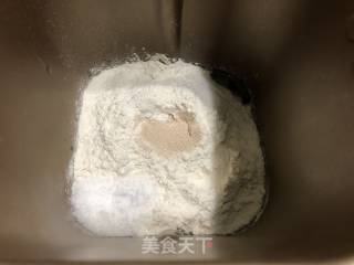 炫彩夹馅小面包的做法步骤：1