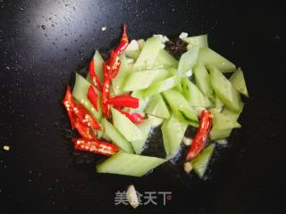 黄瓜炒平菇的做法步骤：5