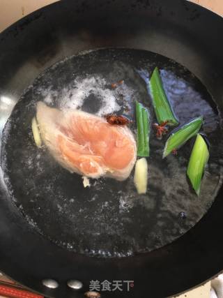 凉拌鸡丝的做法步骤：1