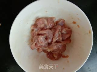 黑木耳肉片炒红薯粉的做法步骤：5