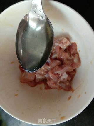 黑木耳肉片炒红薯粉的做法步骤：6