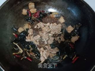 黑木耳肉片炒红薯粉的做法步骤：13