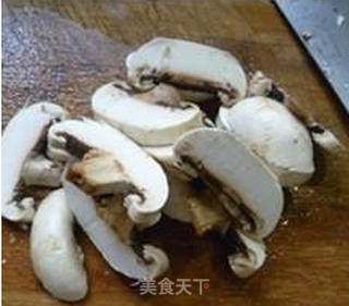 鲜蘑菇炒圆白菜的做法步骤：6