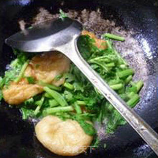 油面筋炒茼蒿的做法步骤：6