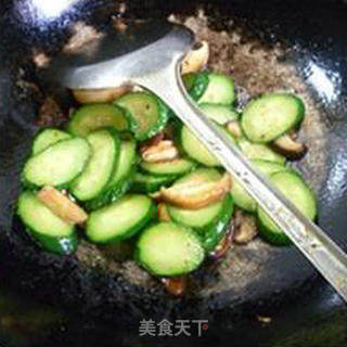 香菇炒青瓜的做法步骤：10