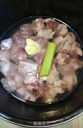 黑烧排骨的做法步骤：2