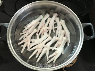 香辣鸡爪的做法步骤：2