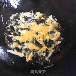 木耳金针菇炒蛋的做法步骤：6
