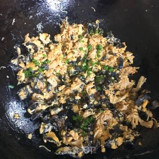 木耳金针菇炒蛋的做法步骤：8