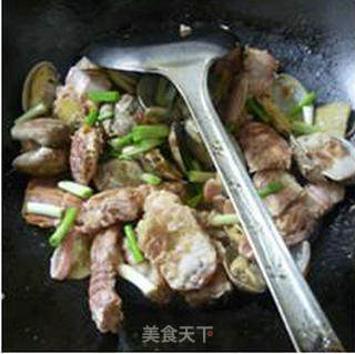 花蛤炒虾蛄的做法步骤：10