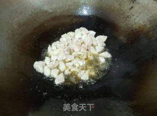 杏鲍菇炒鸡丁的做法步骤：7