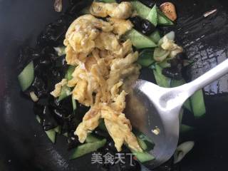 黄瓜木耳炒鸡蛋的做法步骤：4