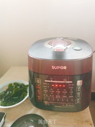 高压锅煲海带结牛大骨汤的做法步骤：3