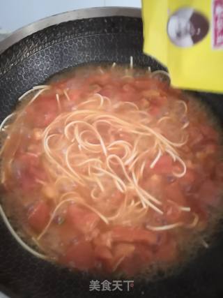 西红柿鸡蛋面的做法步骤：8