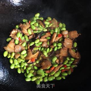 香菇毛豆米炒肉的做法步骤：10