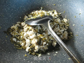 雪菜抓炒老豆腐的做法步骤：6