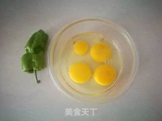 海鲜菇炒鸡蛋的做法步骤：2