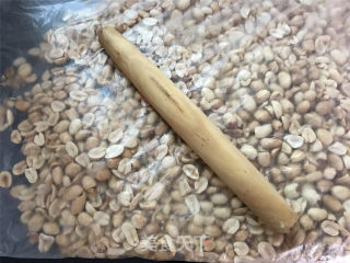 花生酥糖的做法步骤：3