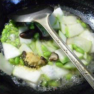 香菇毛豆炒蒲瓜的做法步骤：10
