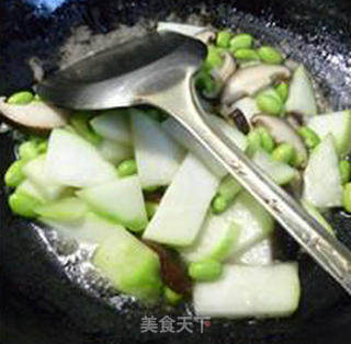 香菇毛豆炒蒲瓜的做法步骤：11