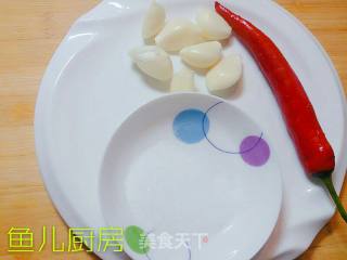 鲜鱿香菇绿蚕豆──鱼儿厨房私房菜的做法步骤：2