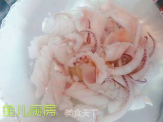 鲜鱿香菇绿蚕豆──鱼儿厨房私房菜的做法步骤：10