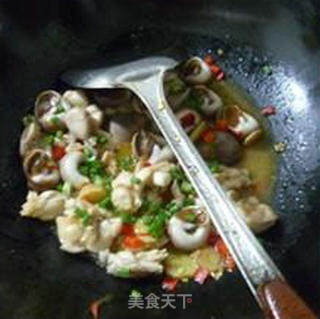 肉螺炒牛蛙的做法步骤：10