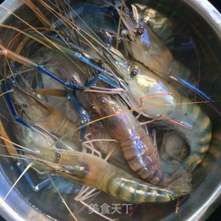 清蒸大头虾的做法步骤：1