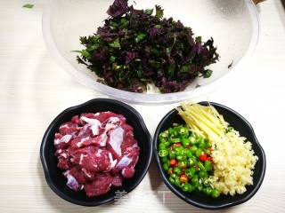 紫苏牛肉的做法步骤：2