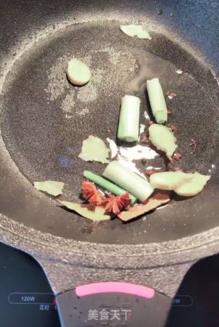 土豆炖牛腩的做法步骤：3