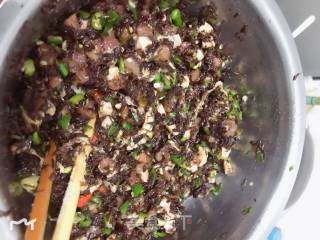 梅菜扣肉饼的做法步骤：4