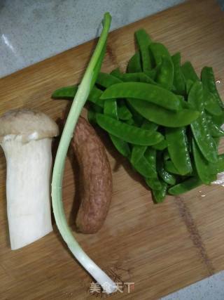 杏鲍菇炒荷兰豆的做法步骤：1