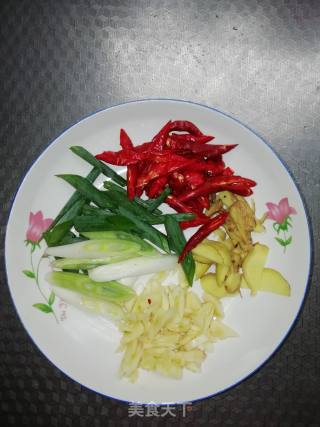 大盘鸡的做法步骤：1