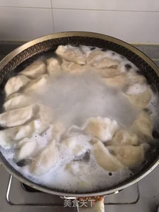 莲藕鲜肉饺子的做法步骤：15