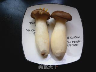 泡椒炒杏鲍菇丝的做法步骤：1
