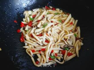 泡椒炒杏鲍菇丝的做法步骤：7