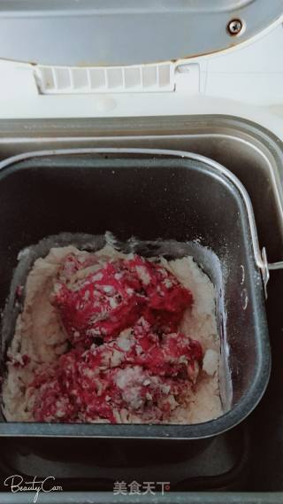 红火龙果豆沙包的做法步骤：5